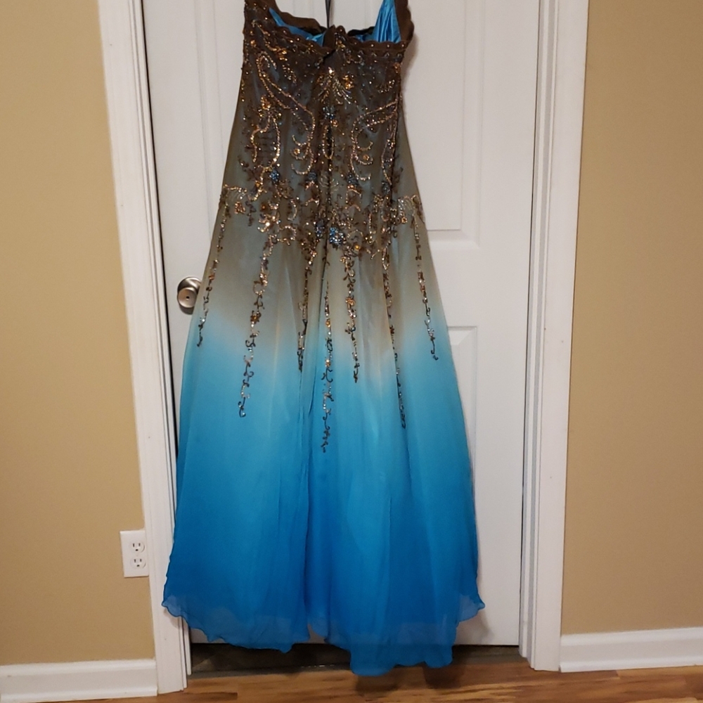 Prom dress - Picture 3 of 4
